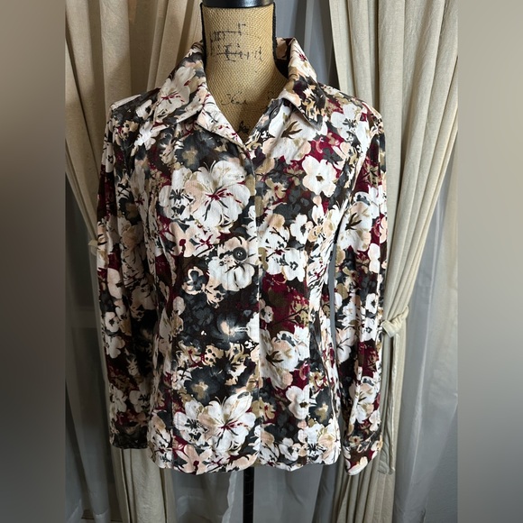 Christopher & Banks Jackets & Blazers - Christopher & Banks Floral Corduroy Button Up Jacket
Size M